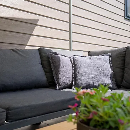 Casa Del Sol - Sauna Kostenlos - 1 Kleiner Hund Willkommen - Umzaeunter Garten Nyaraló *